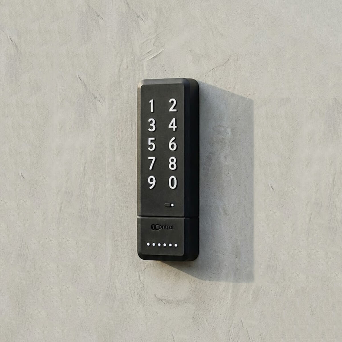 1Control PAD keypad for keyless handover: the Airbnb guest enters by typing the PIN for their stay