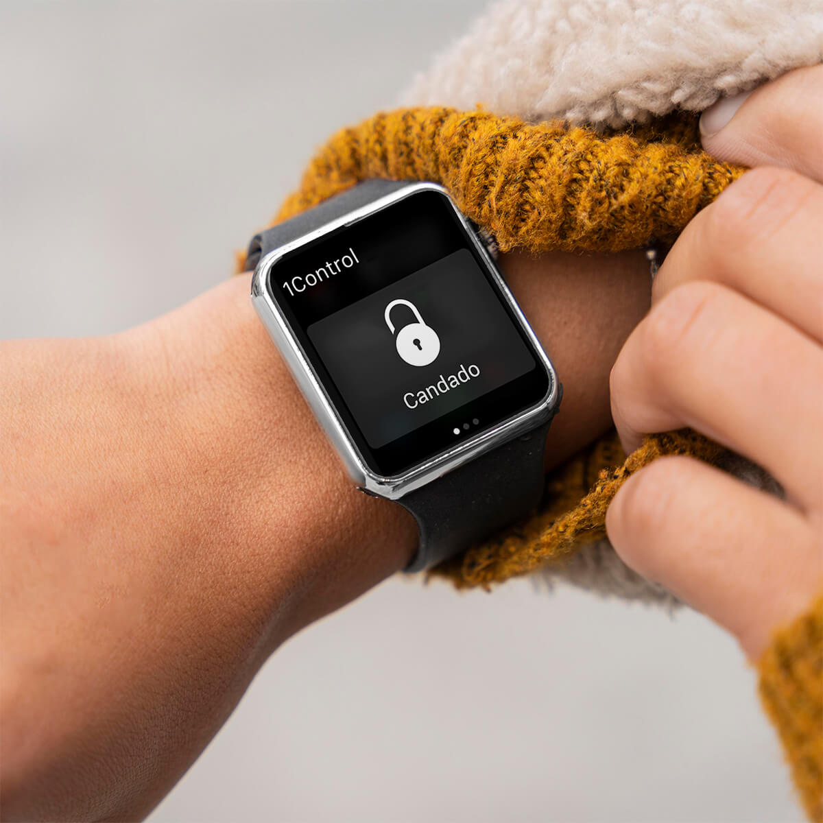 Candado inteligente 1Control LOCO abierto desde smartphone y smartwatch