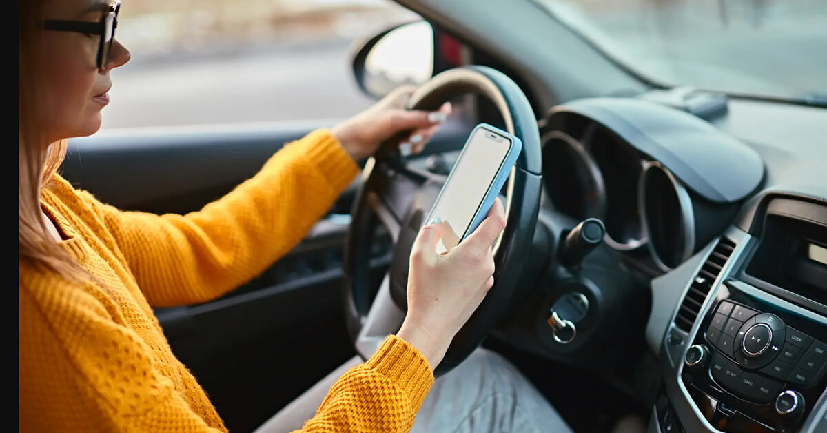 Ouvre-portail GSM avec carte SIM comparé à l'ouverture du portail depuis le smartphone en Bluetooth avec 1Control