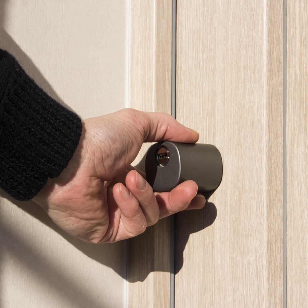Serratura smart porta blindata DORY con chiave meccanica tradizionale per apertura manuale