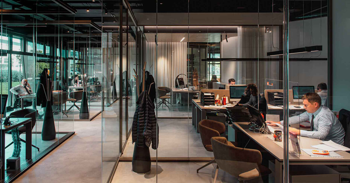 Shared office keyless entry at a business center with contract-linked credentials